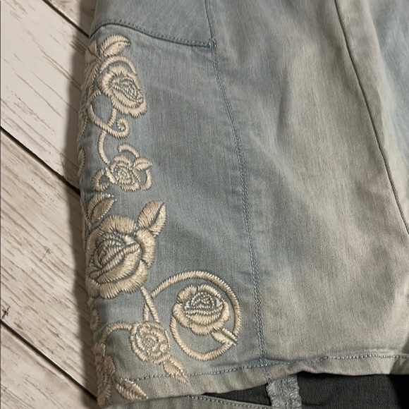 Kimichi Blue Embroidered Denim Women Shorts 4 - Picture 2 of 6